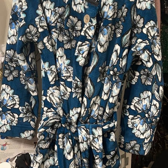 Vera Bradley Blue and White Patterned Robe - Picture 1 of 3